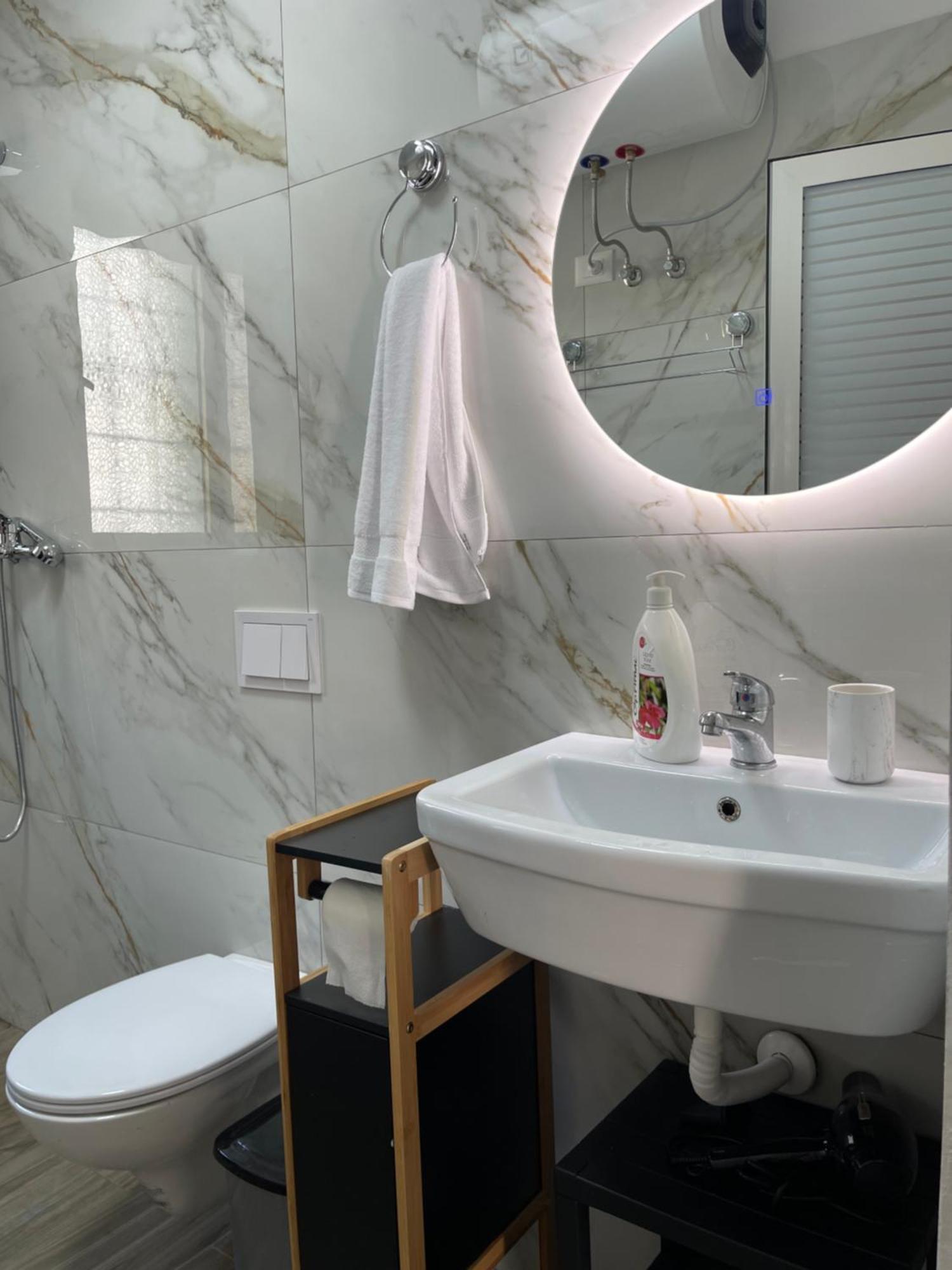 Sunny City Center Apartment Lezhe Luaran gambar